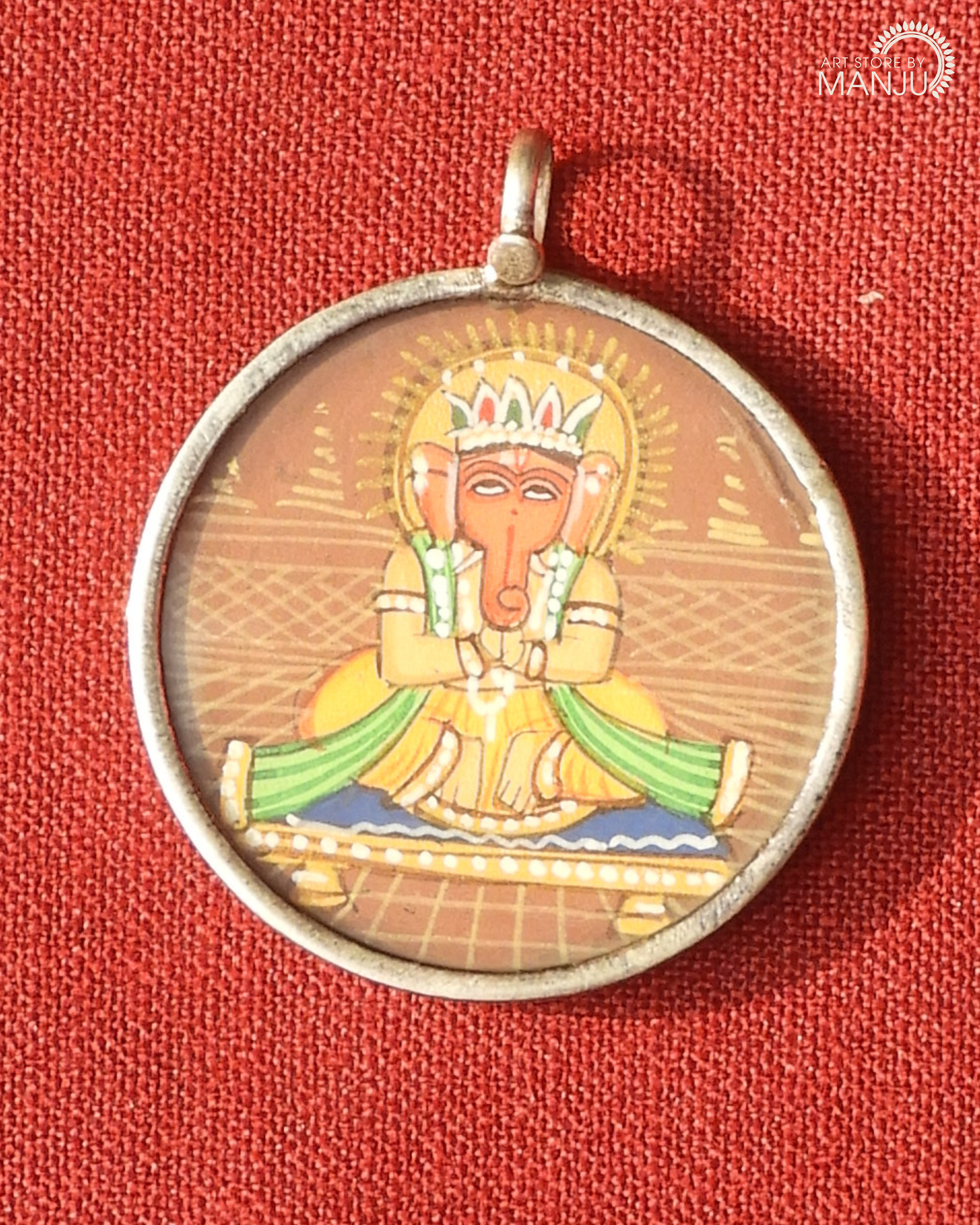 Ganeshji Miniature Pendant in Silver (3.5 cm x 3 cm)
